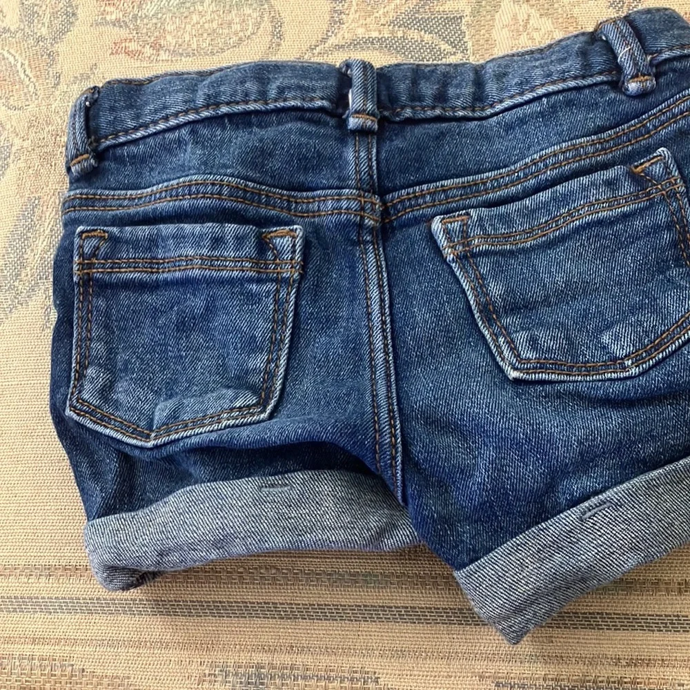 FINAL MARKDOWN Old navy toddler shorts 3t